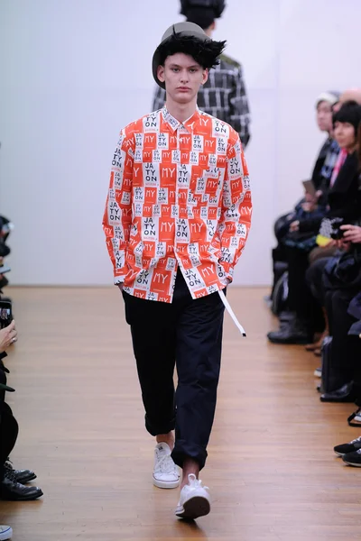 Look 16